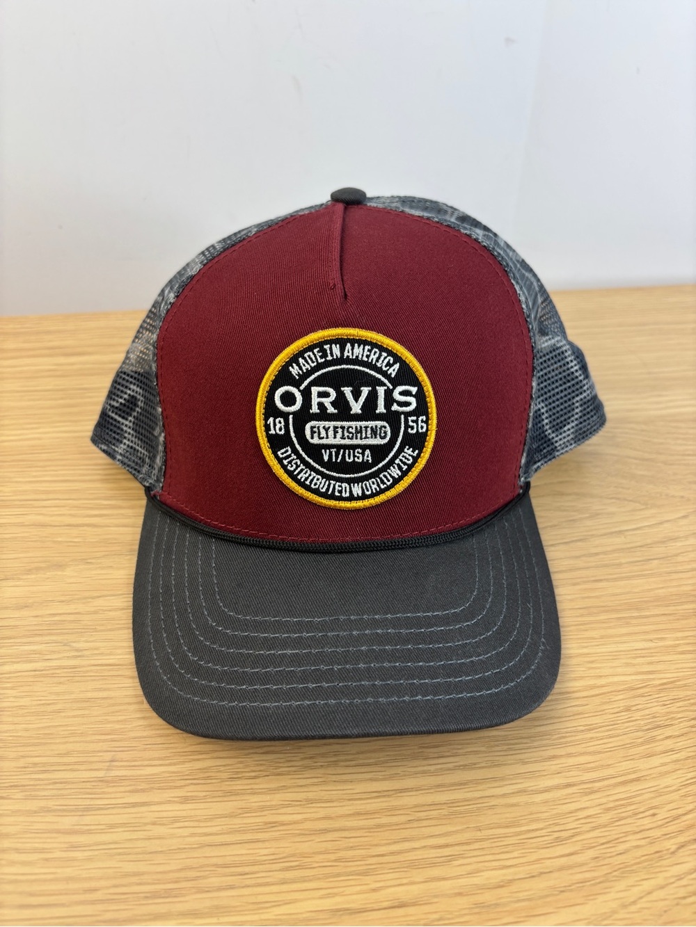 Orvis Worldwide Camo Mesh “Fly Fishing” Trucker Hat NWOT Maroon/Gray